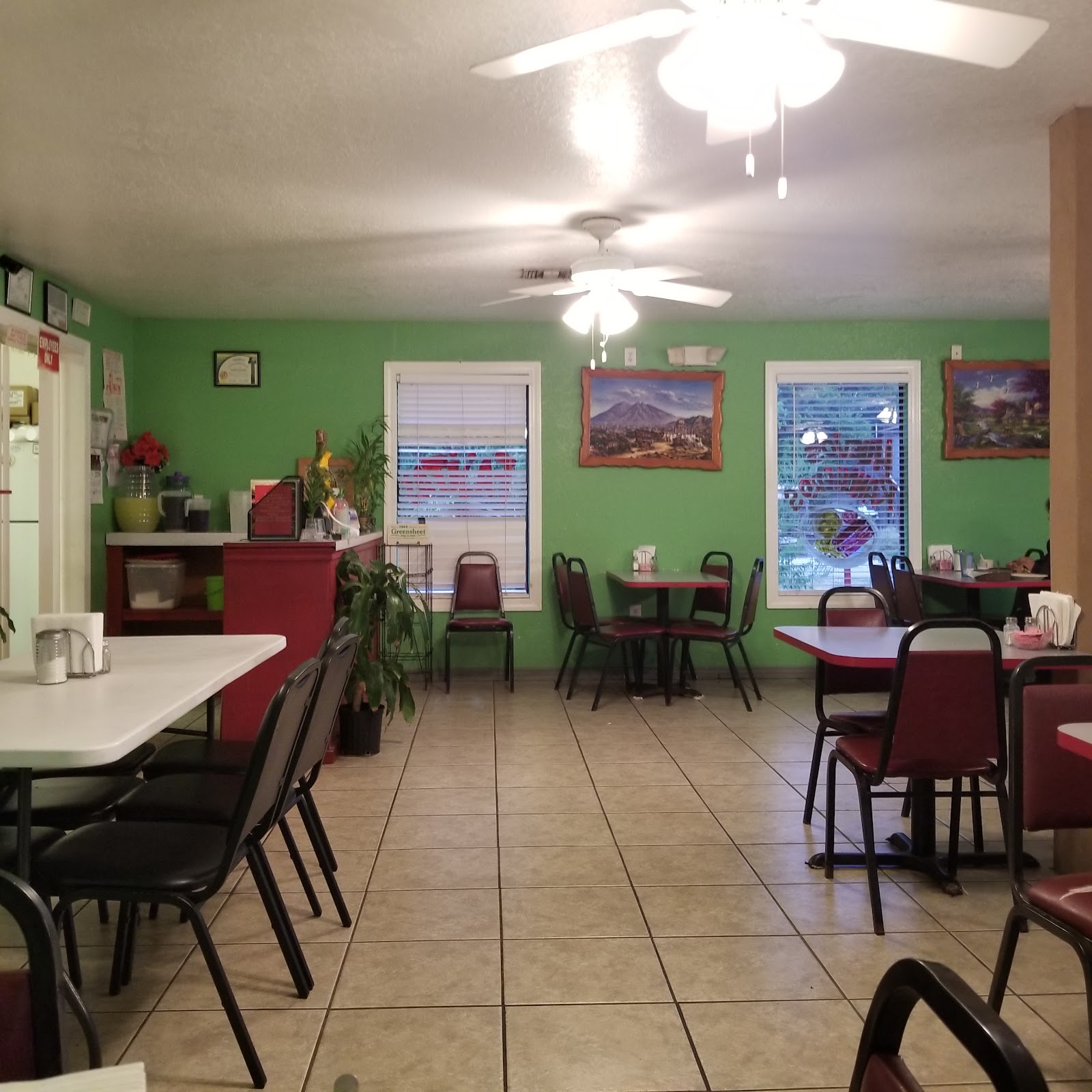 Fresh tacos served at Taqueria Hernandez